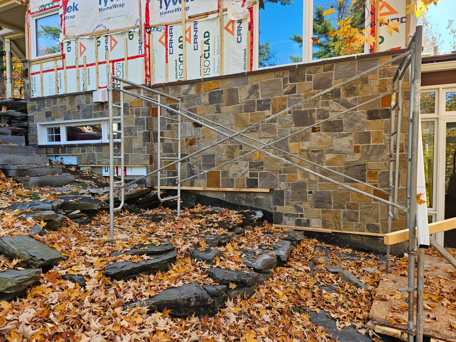 Mur de pierre en chantier